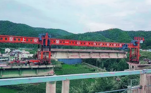 襄阳TJ180铁路架桥机案例