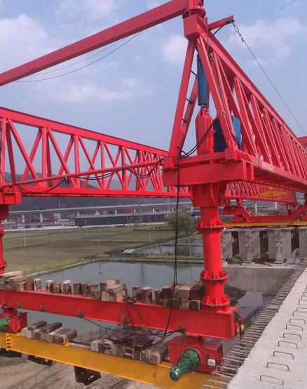 云南建投180吨公路架桥机