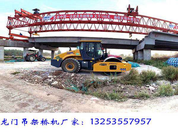 <b>湖北襄阳架桥机厂家120吨150吨架桥机租赁</b>